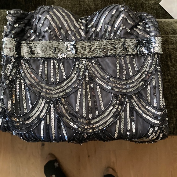 Gray sequin sparkle dress . Size 5/6 .  Sweetheart neckline . Spaghetti straps - Picture 3 of 6